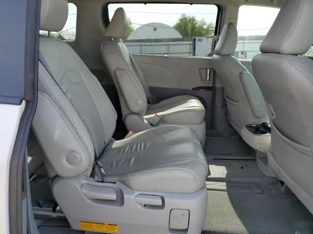 2014 TOYOTA SIENNA XLE  