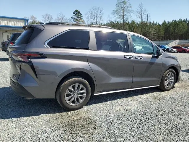 2024 TOYOTA SIENNA XLE  
