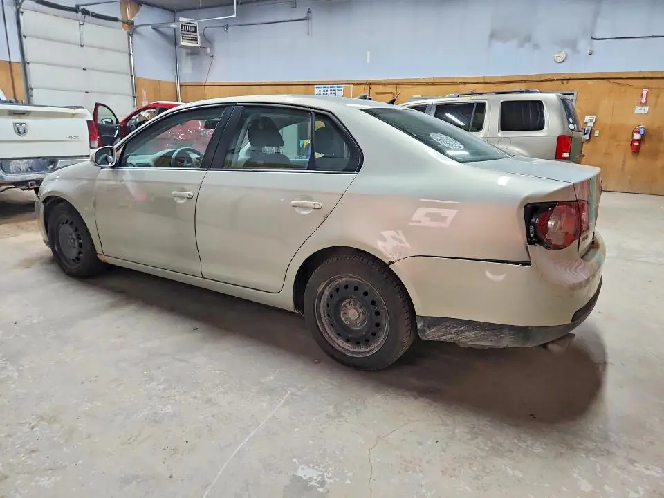 2010 VOLKSWAGEN JETTA S  