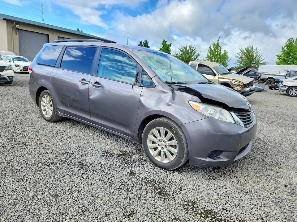 2011 TOYOTA SIENNA LE  
