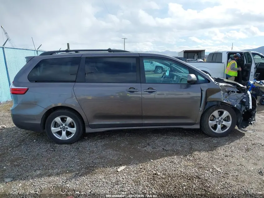 2019 TOYOTA SIENNA LE 8 PASSENGER