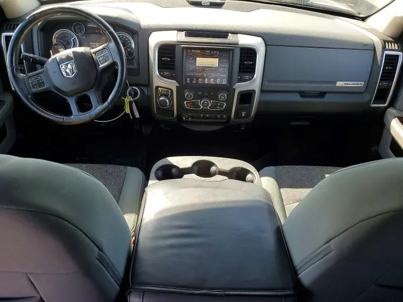 2016 RAM 1500 SLT  