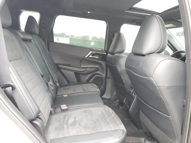2024 MITSUBISHI OUTLANDER SE  