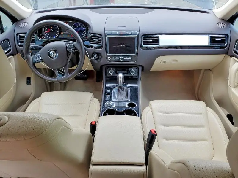 2016 VOLKSWAGEN TOUAREG SPORT  