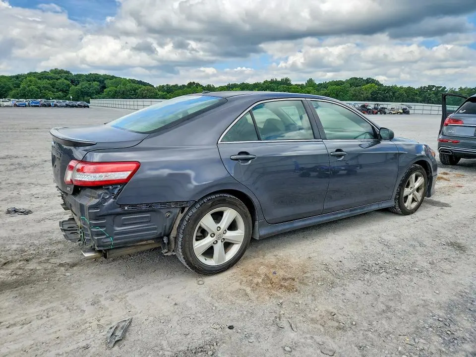 2011 TOYOTA CAMRY SE  