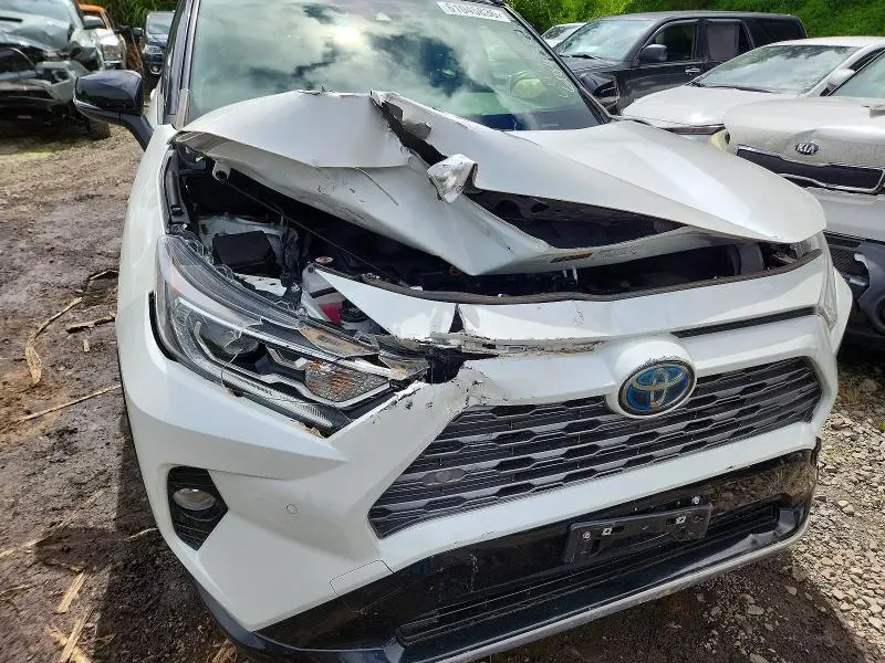 2020 TOYOTA RAV4 XSE  