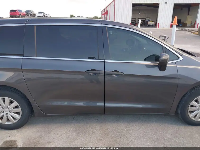 2020 CHRYSLER VOYAGER L
