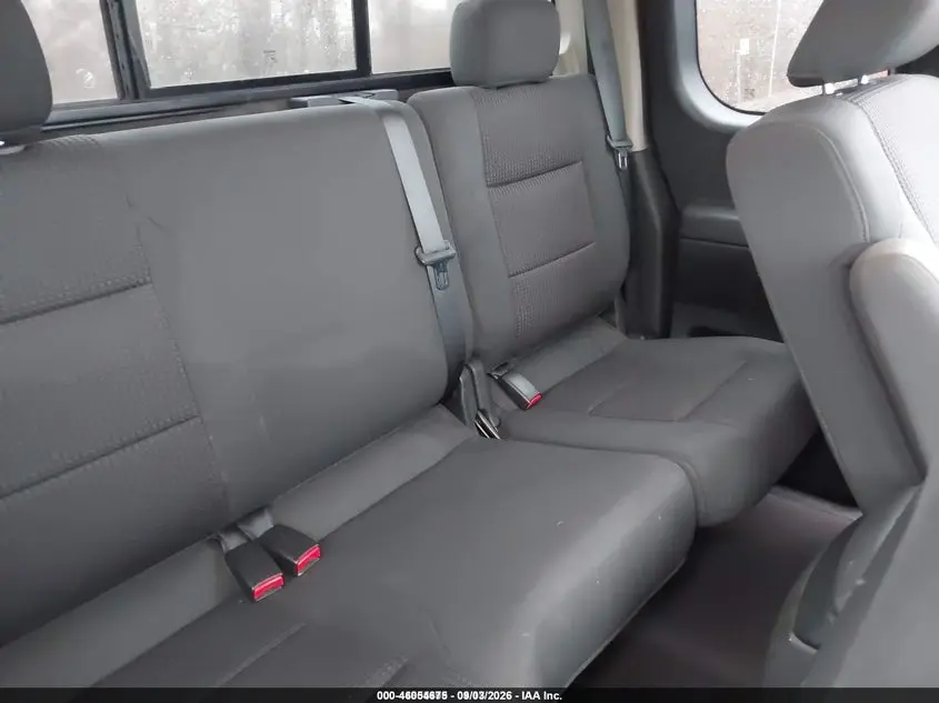 2010 NISSAN TITAN SE