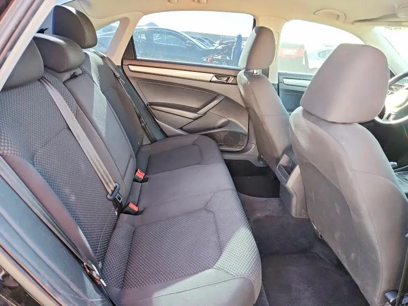 2013 VOLKSWAGEN PASSAT S  