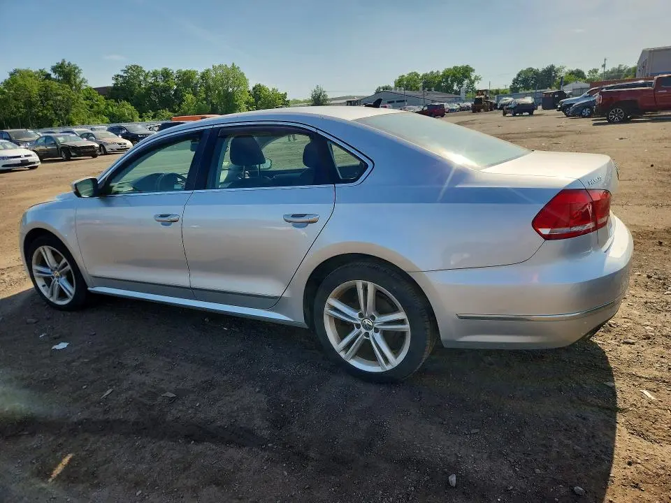 2015 VOLKSWAGEN PASSAT SE  