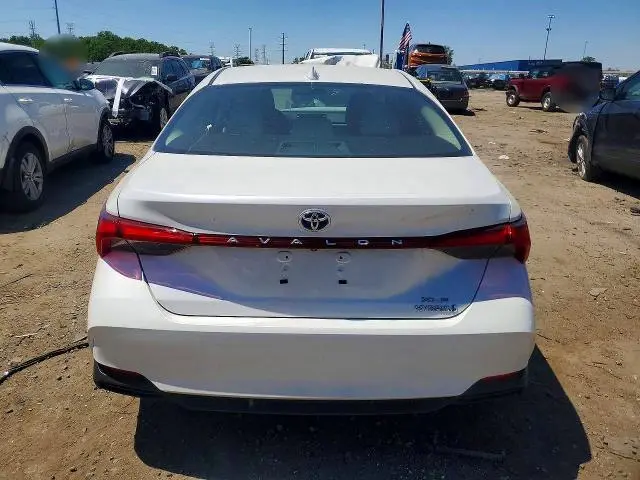 2022 TOYOTA AVALON XLE  