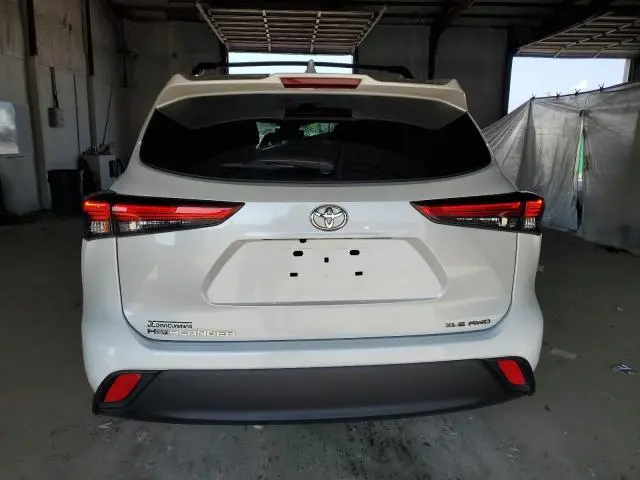 2022 TOYOTA HIGHLANDER XLE  