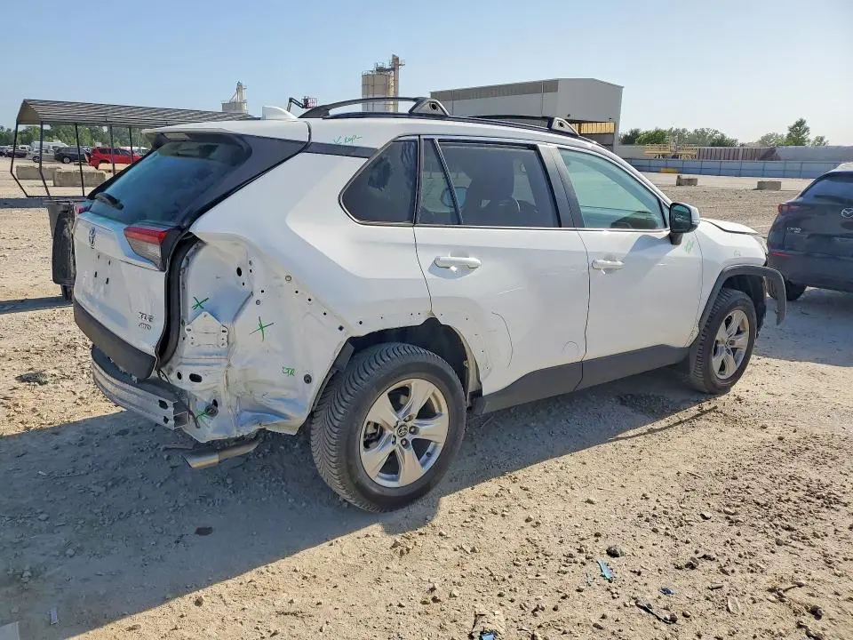 2021 TOYOTA RAV4 XLE  