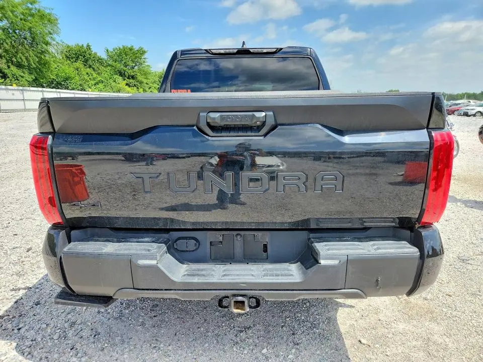 2024 TOYOTA TUNDRA SR5  