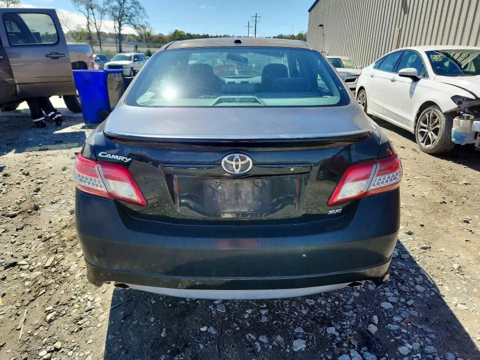 2011 TOYOTA CAMRY SE V6  