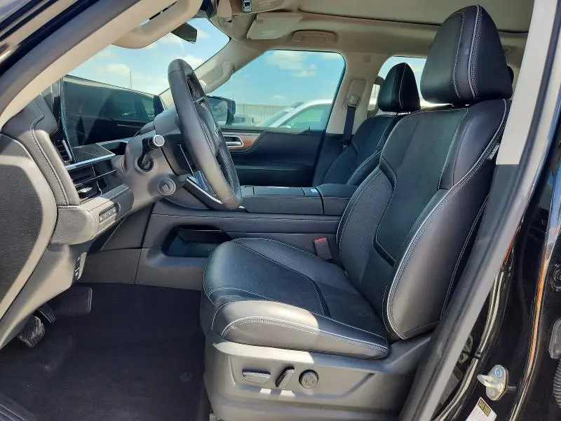 2025 INFINITI QX80 LUXE  