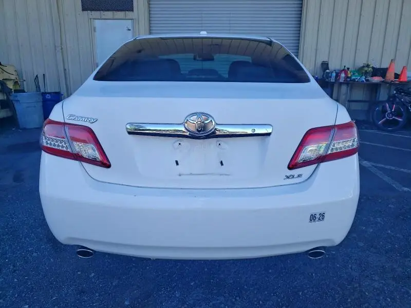 2011 TOYOTA CAMRY SE  