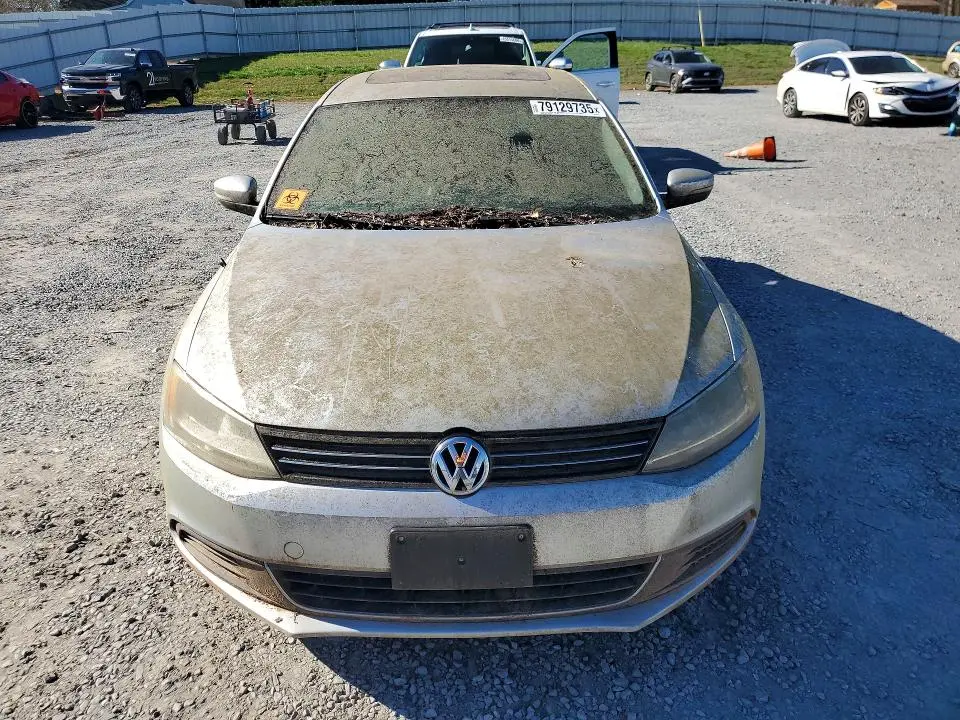 2013 VOLKSWAGEN JETTA SE  