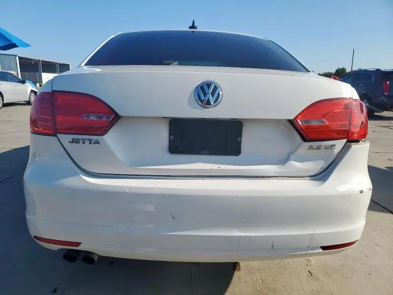 2011 VOLKSWAGEN JETTA SE  