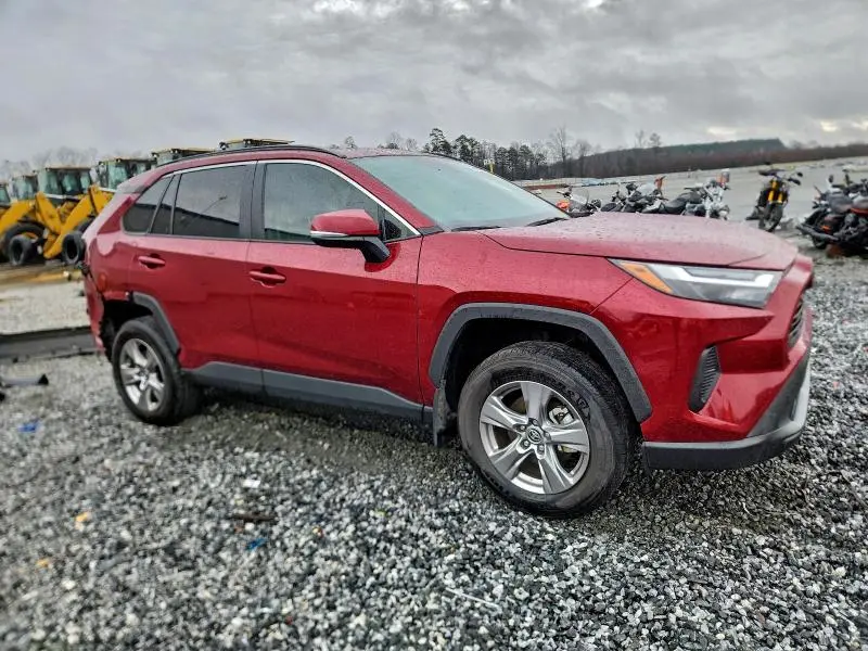 2025 TOYOTA RAV4 XLE  