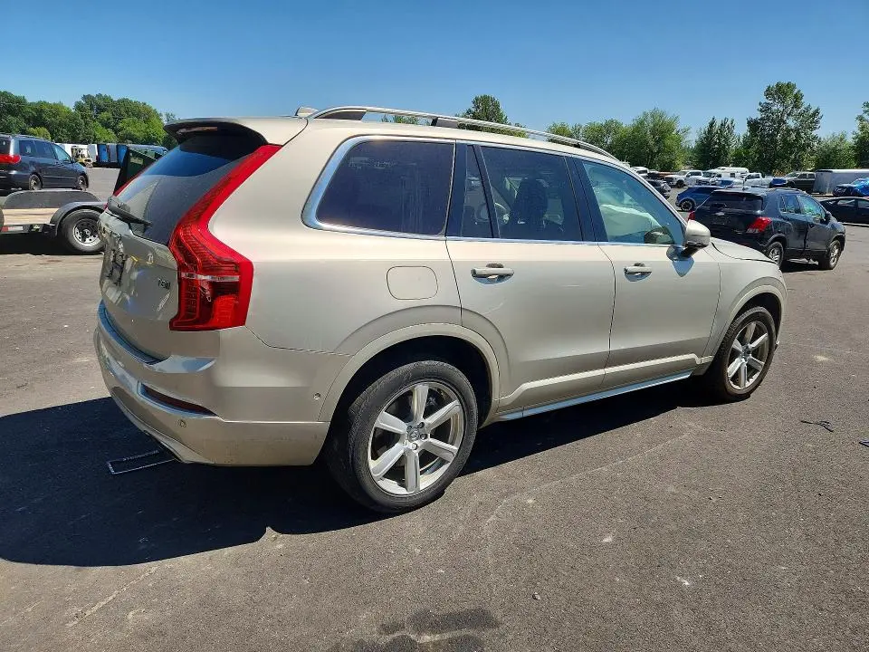 2016 VOLVO XC90 T8  