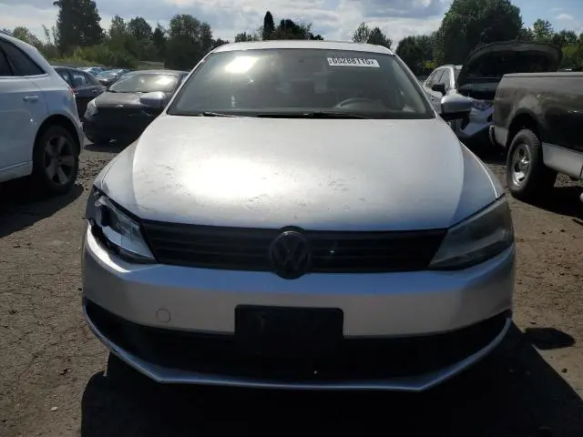 2011 VOLKSWAGEN JETTA SE  