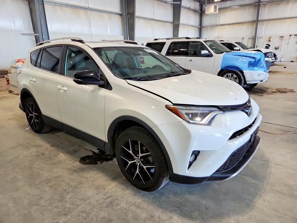 2016 TOYOTA RAV4 SE  