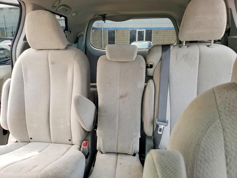 2013 TOYOTA SIENNA LE  