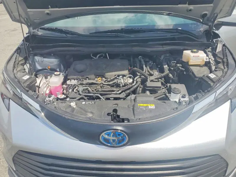 2025 TOYOTA SIENNA XLE 8-PASSENGER  
