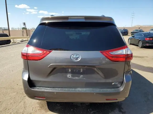 2017 TOYOTA SIENNA XLE  