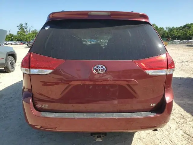 2013 TOYOTA SIENNA LE  