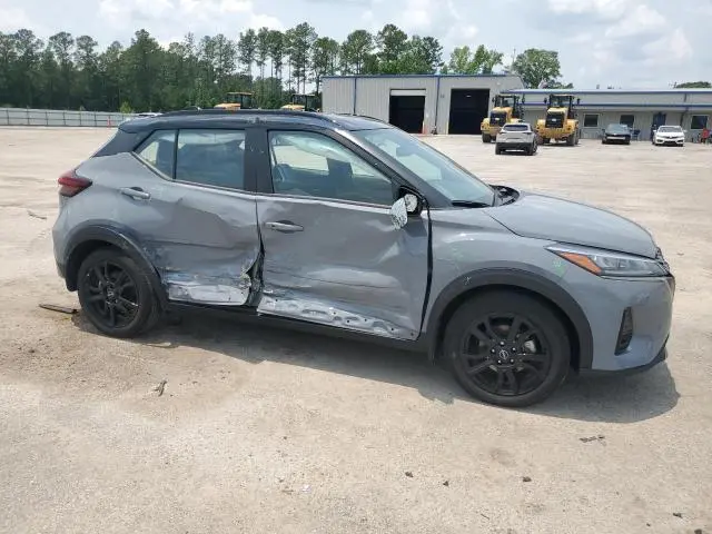 2024 NISSAN KICKS SR  