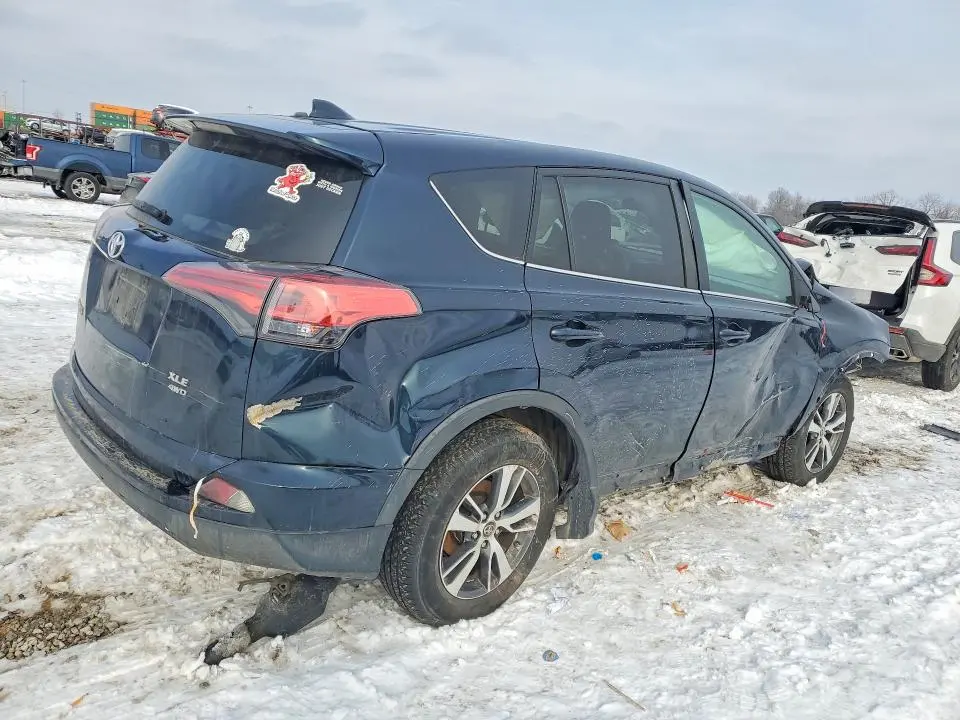 2018 TOYOTA RAV4 XLE  