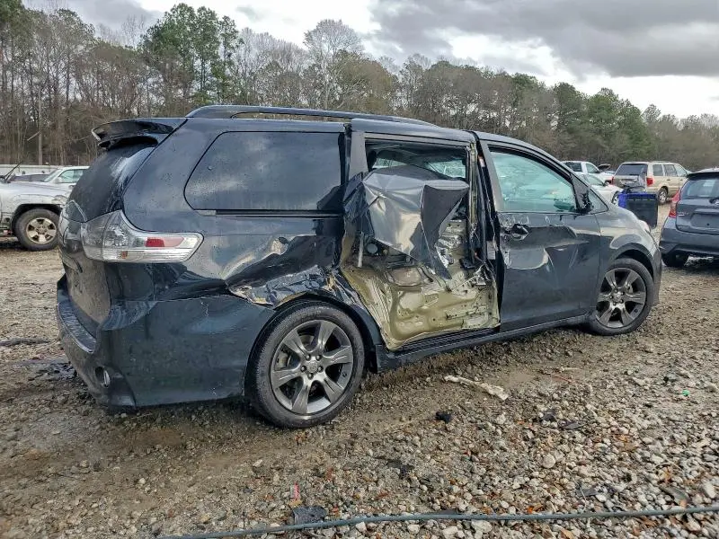 2016 TOYOTA SIENNA SE  
