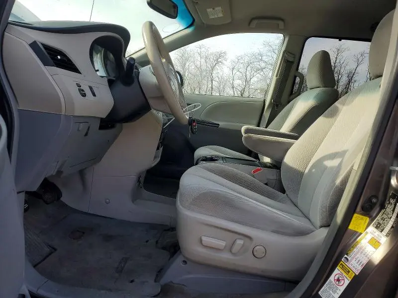 2012 TOYOTA SIENNA LE 8-PASSENGER  