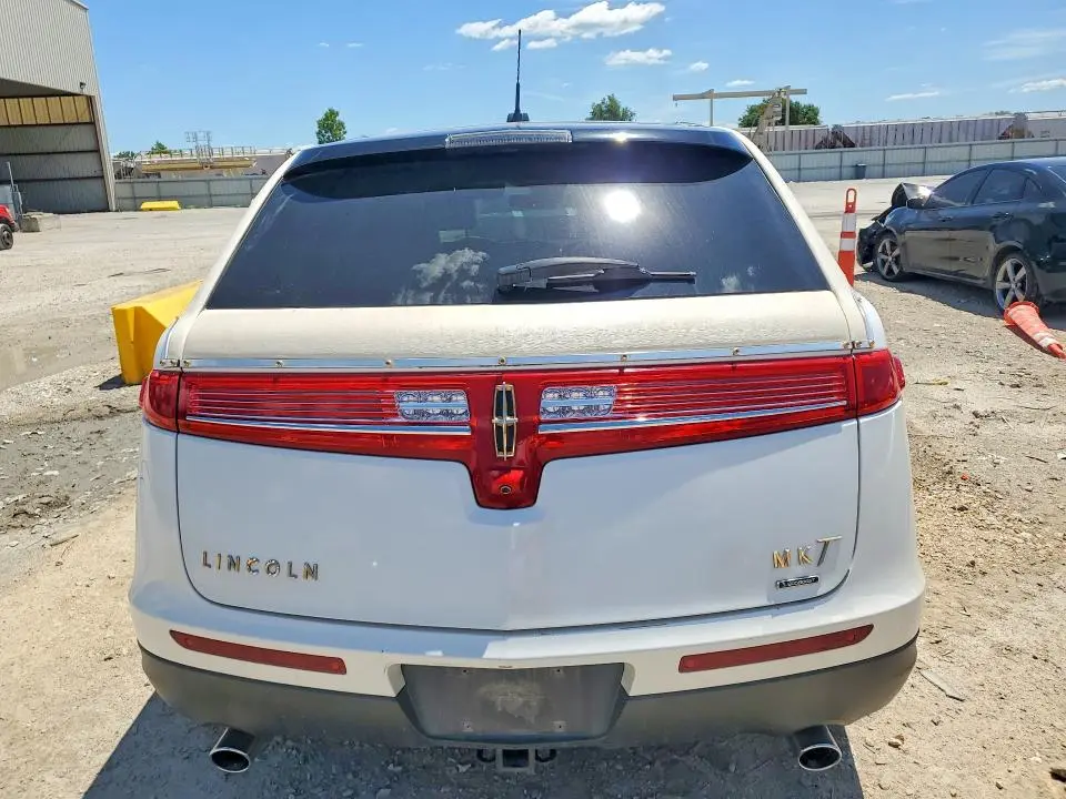 2011 LINCOLN MKT   