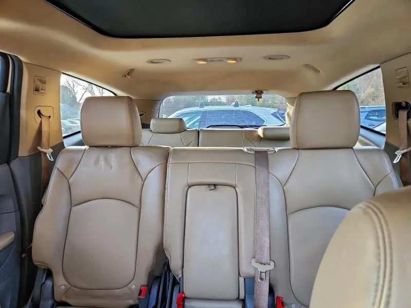 2011 CHEVROLET TRAVERSE LT  