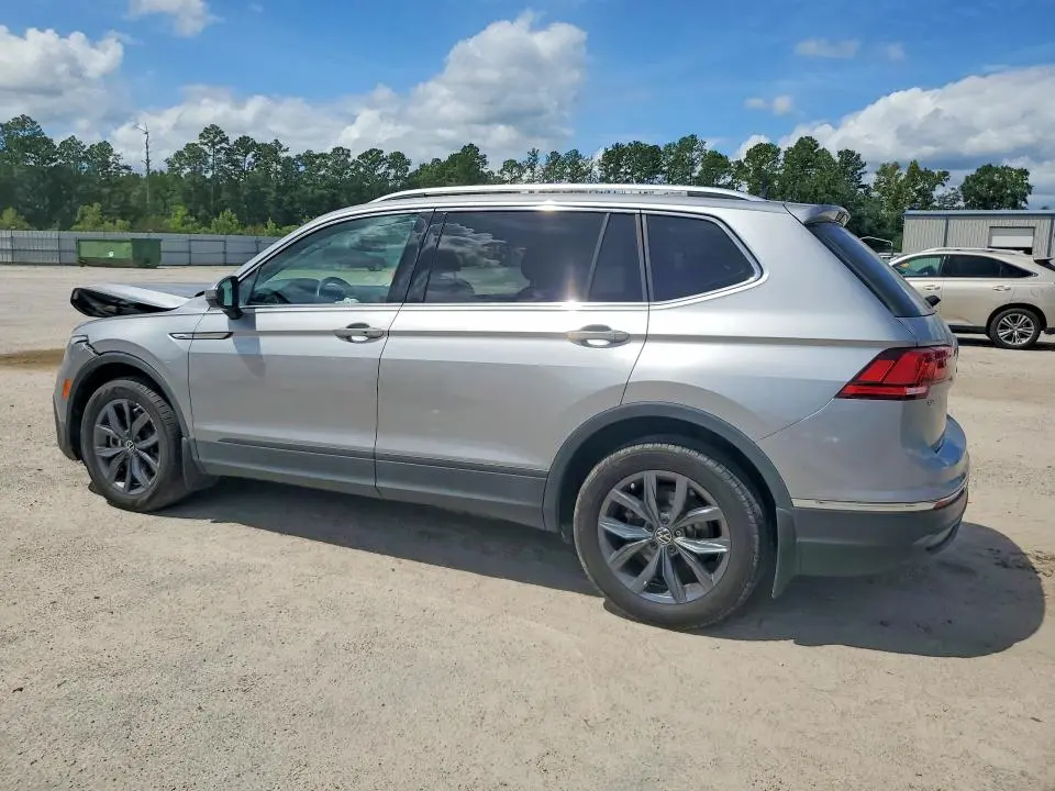 2022 VOLKSWAGEN TIGUAN SE  