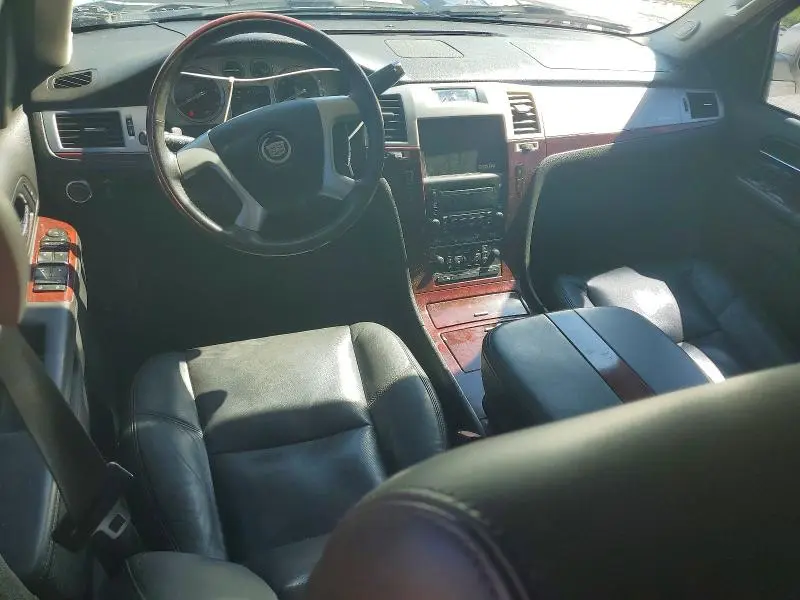 2010 CADILLAC ESCALADE LUXURY  