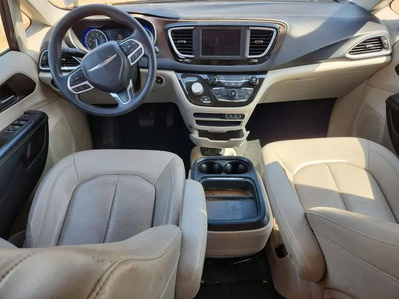 2021 CHRYSLER VOYAGER   