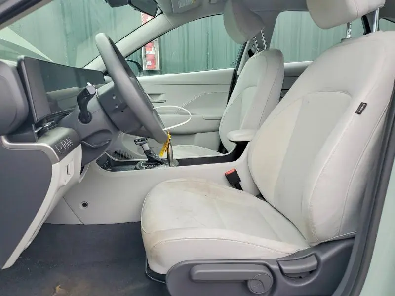 2024 HYUNDAI KONA SE  