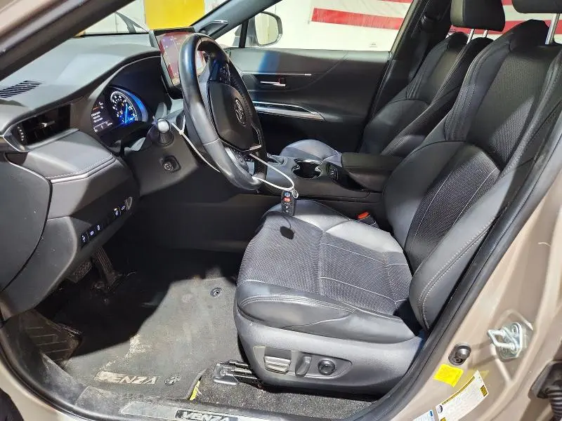 2021 TOYOTA VENZA XLE  