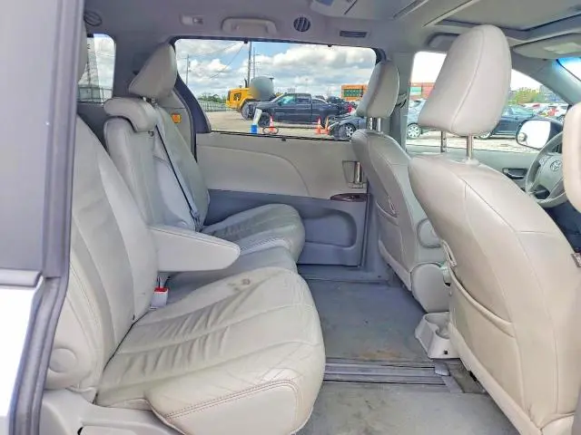 2013 TOYOTA SIENNA XLE 8-PASSENGER  