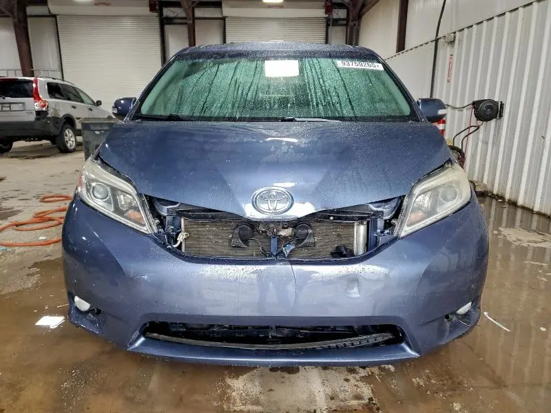 2015 TOYOTA SIENNA XLE  