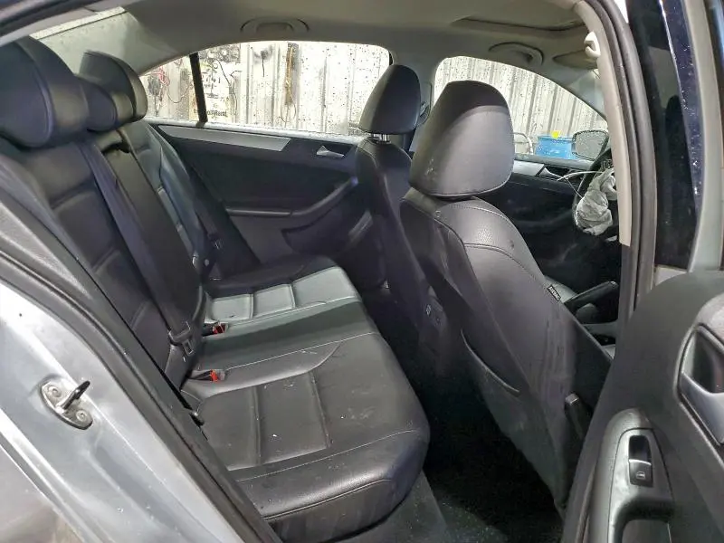 2013 VOLKSWAGEN JETTA SE  