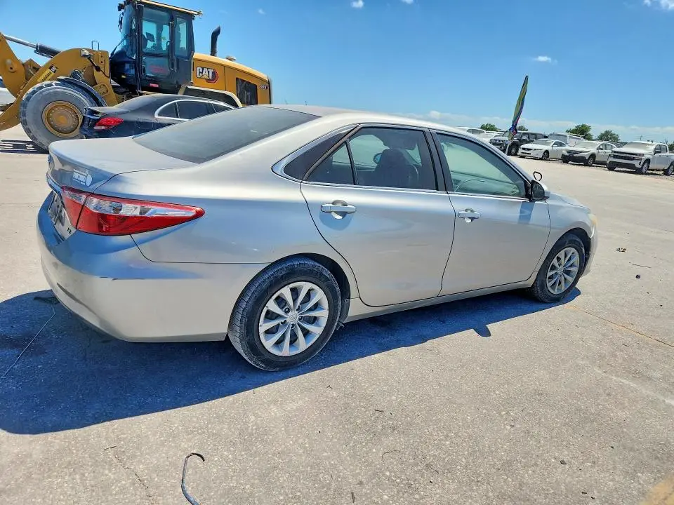2016 TOYOTA CAMRY LE  