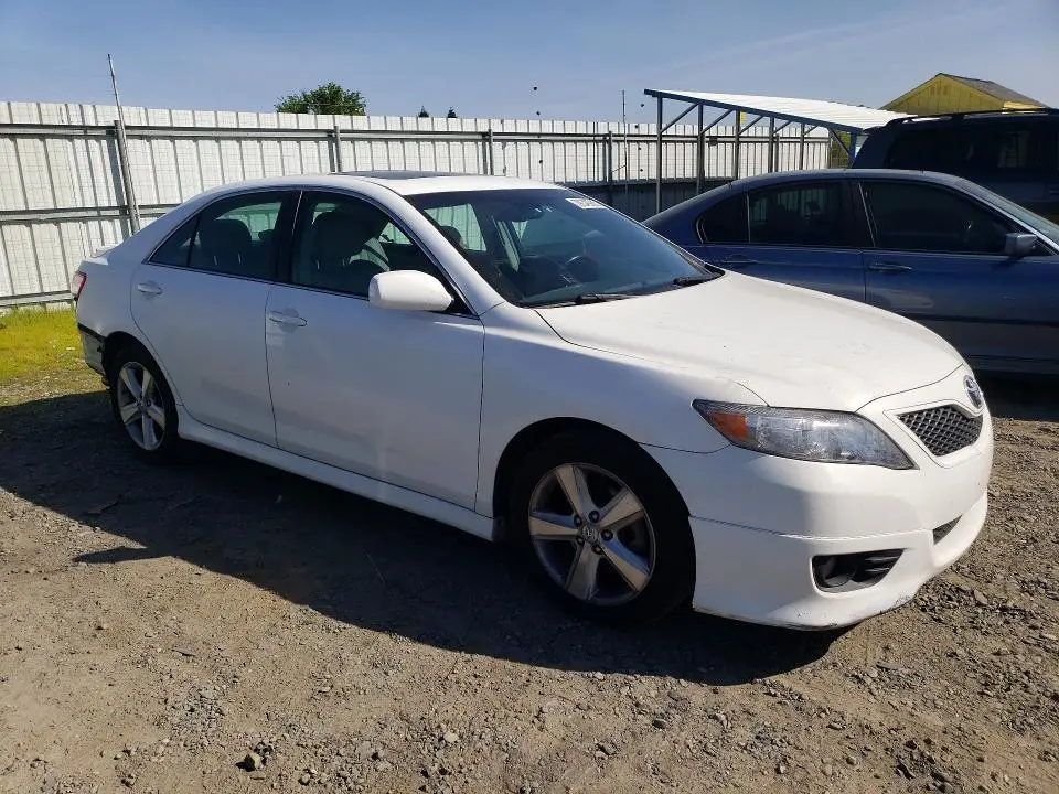 2011 TOYOTA CAMRY SE  