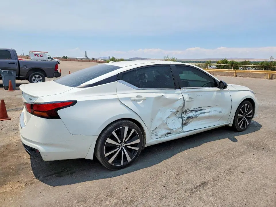 2021 NISSAN ALTIMA SR  