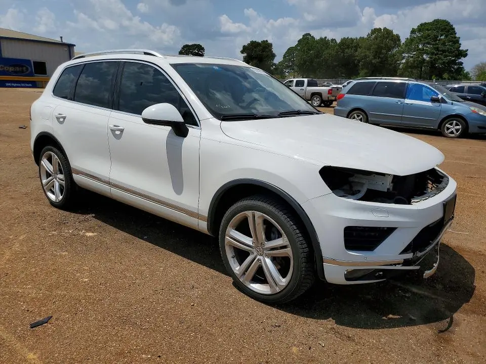 2017 VOLKSWAGEN TOUAREG EXECUTIVE  