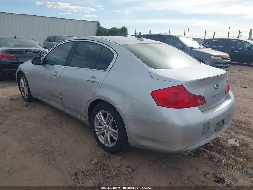 2015 INFINITI Q40  